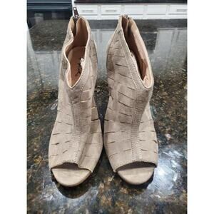 Qupid Women's Solid Tan Leather Upper Back Zip Caged Ankle Boots Size 8